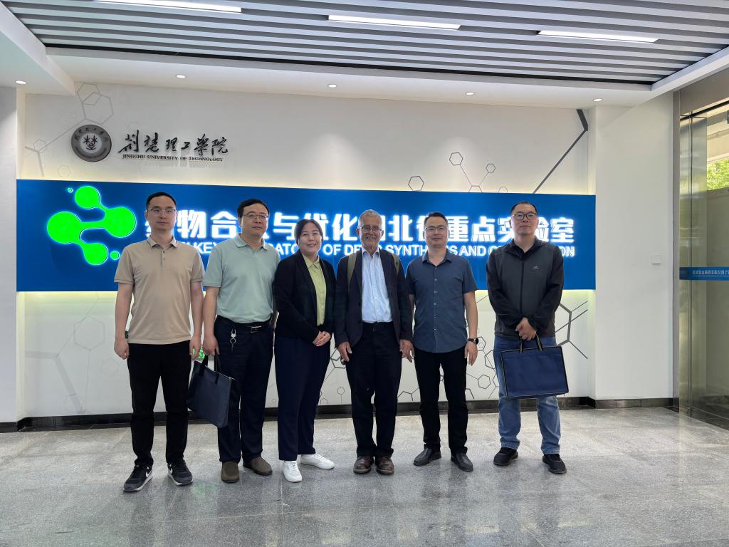 苏黎世联邦理工学院Kurt Dietliker教授访问​太阳成tyc7111cc集团