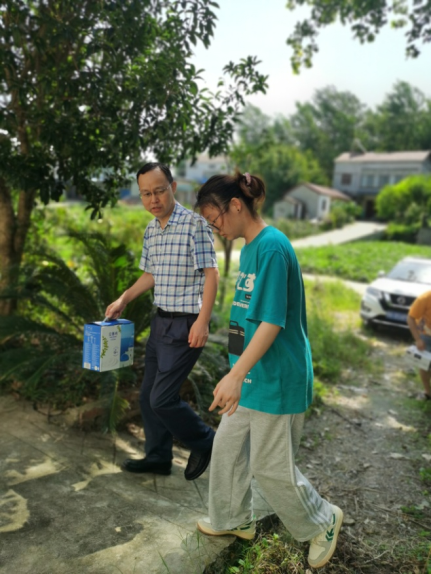 家校共建暖人心  协同育人筑成长——化工与药学院“下基层察民情解民忧暖民心”实践活动