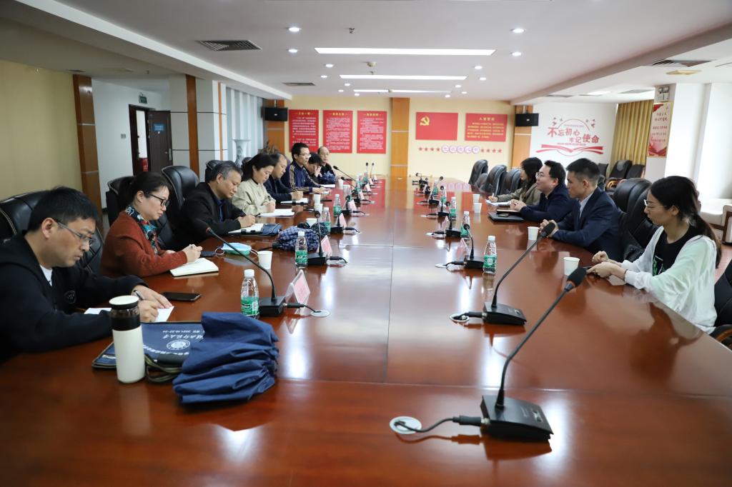 华中科技大学教授吴旭一行来校交流